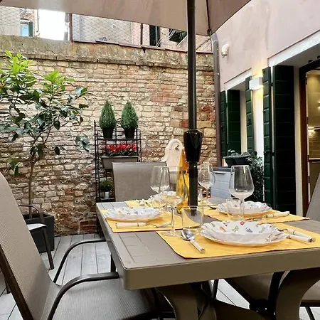 Biennale * Βενετία